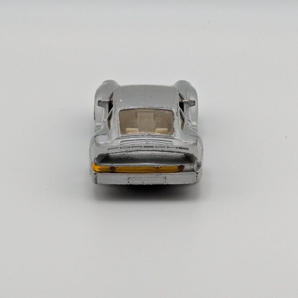 Maisto Porsche 959 Silver Diecast Car - Picture 4 of 5